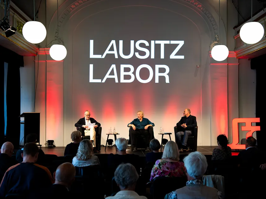 Von links: Christoph Menke, Klaus Theweleit und Johannes Lehmann – Lausitz Labor 2025
